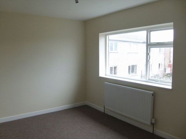  Image of 3 bedroom Semi-Detached house to rent in Kirkstone Avenue Huddersfield HD5 at Kirkstone Avenue  Huddersfield, HD5 9EL
