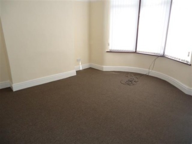  Image of 3 bedroom Terraced house to rent in Knoclaid Road Old Swan Liverpool L13 at clubmoor  Liverpool, L13 8DB
