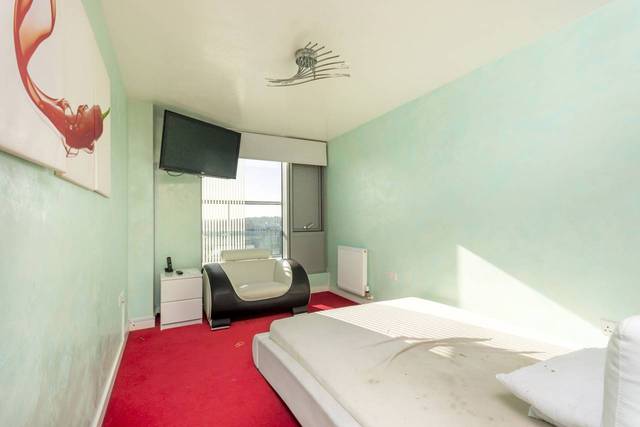  Image of 3 bedroom Flat to rent in Laban Walk London SE8 at Laban Walk  Deptford, SE8 3FJ