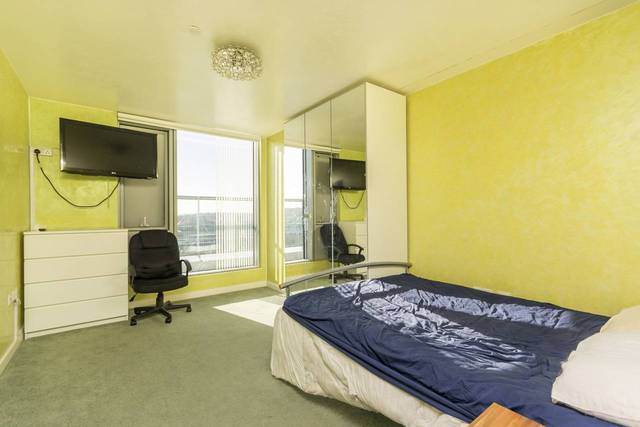  Image of 3 bedroom Flat to rent in Laban Walk London SE8 at Laban Walk  Deptford, SE8 3FJ