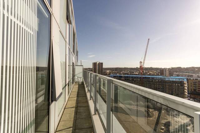  Image of 3 bedroom Flat to rent in Laban Walk London SE8 at Laban Walk  Deptford, SE8 3FJ