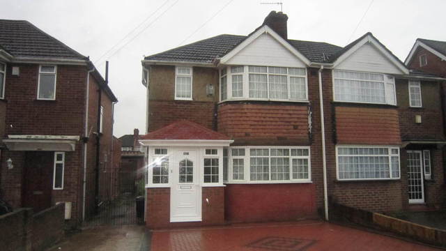  Image of 3 bedroom Semi-Detached house to rent in Laburnum Road Hayes UB3 at Middlesex  Hayes, UB3 4JY