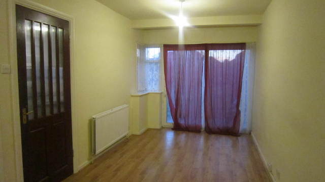  Image of 3 bedroom Semi-Detached house to rent in Laburnum Road Hayes UB3 at Middlesex  Hayes, UB3 4JY