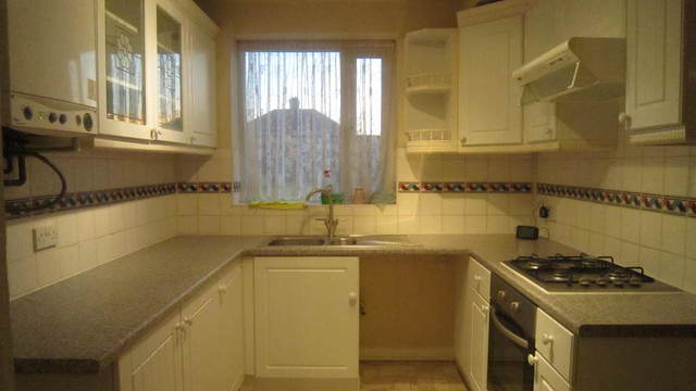  Image of 3 bedroom Semi-Detached house to rent in Laburnum Road Hayes UB3 at Middlesex  Hayes, UB3 4JY