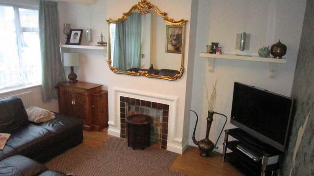  Image of 3 bedroom Semi-Detached house to rent in Laburnum Road Hayes UB3 at Middlesex  Hayes, UB3 4JY