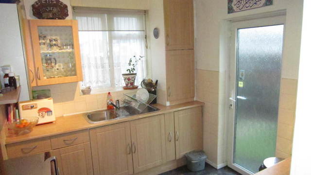  Image of 3 bedroom Semi-Detached house to rent in Laburnum Road Hayes UB3 at Middlesex  Hayes, UB3 4JY
