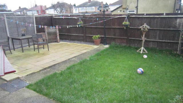  Image of 3 bedroom Semi-Detached house to rent in Laburnum Road Hayes UB3 at Middlesex  Hayes, UB3 4JY
