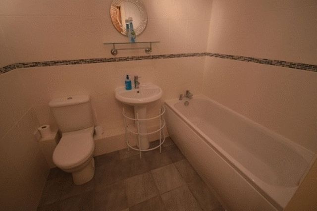  Image of 2 bedroom Flat to rent in Lagentium Plaza Glasshoughton Castleford WF10 at Lagentium Plaza  Castleford, WF10 4PP