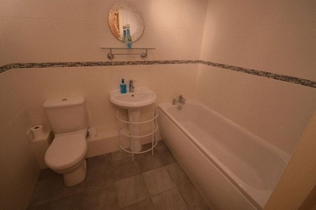  Image of 2 bedroom Flat to rent in Lagentium Plaza Glasshoughton Castleford WF10 at Lagentium Plaza  Castleford, WF10 4PP