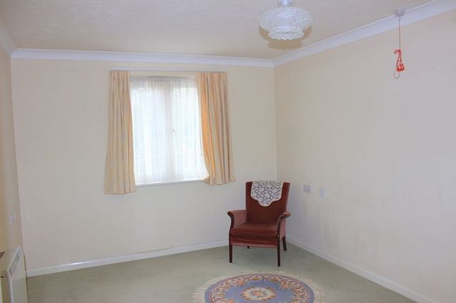  Image of 2 bedroom Retirement Property for sale in Gales Drive Crawley RH10 at Gales Drive  Crawley, RH10 1QB