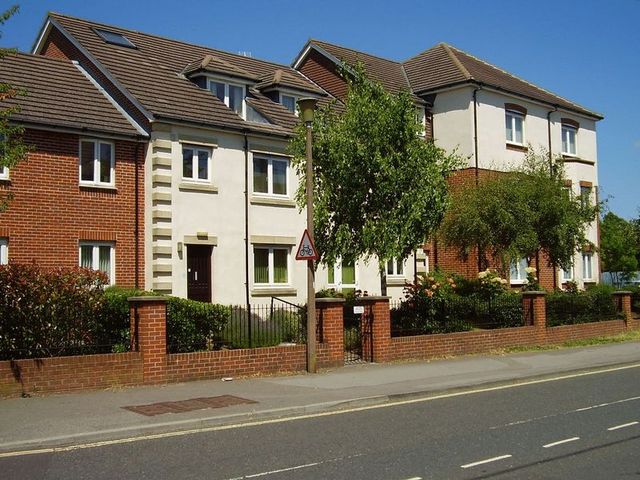  Image of 2 bedroom Retirement Property for sale in Gales Drive Crawley RH10 at Gales Drive  Crawley, RH10 1QB