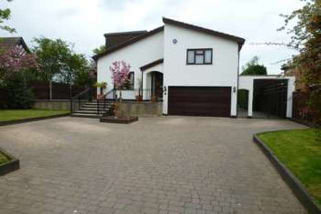  Image of 4 bedroom Detached house for sale in Lakes Lane Newport Pagnell MK16 at Newport Pagnell, MK16 8HR
