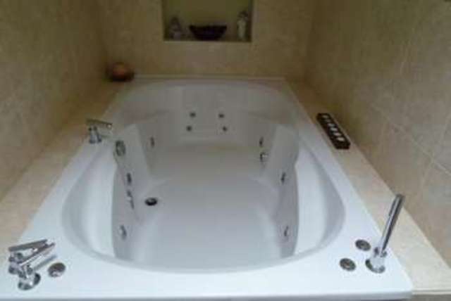  Image of 4 bedroom Detached house for sale in Lakes Lane Newport Pagnell MK16 at Newport Pagnell, MK16 8HR