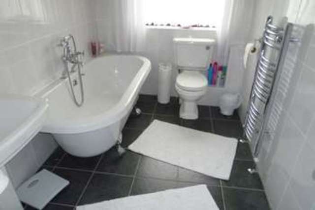  Image of 4 bedroom Detached house for sale in Lakes Lane Newport Pagnell MK16 at Newport Pagnell, MK16 8HR