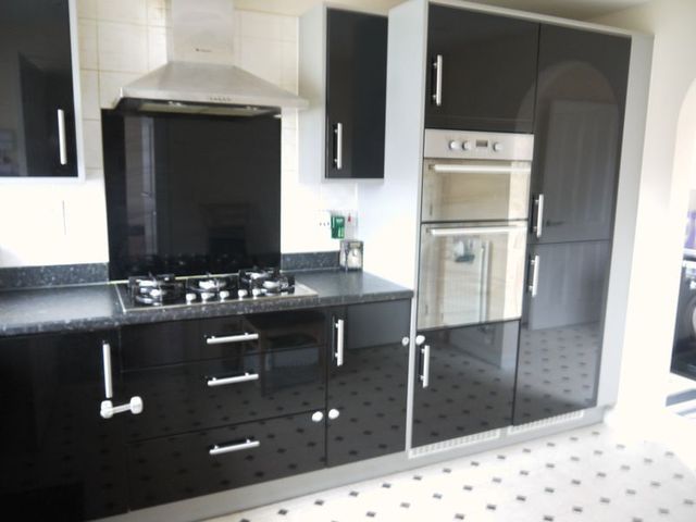  Image of 4 bedroom Detached house to rent in South Street Eastleigh SO50 at South Street  Eastleigh, SO50 5RP
