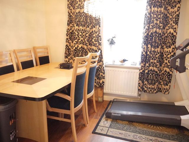  Image of 4 bedroom Detached house to rent in South Street Eastleigh SO50 at South Street  Eastleigh, SO50 5RP
