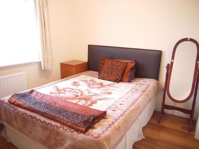  Image of 4 bedroom Detached house to rent in South Street Eastleigh SO50 at South Street  Eastleigh, SO50 5RP