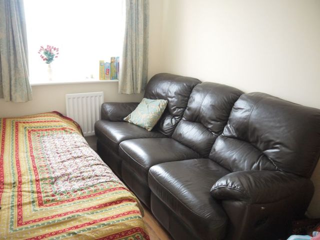 Image of 4 bedroom Detached house to rent in South Street Eastleigh SO50 at South Street  Eastleigh, SO50 5RP