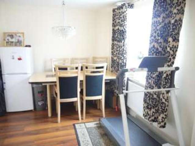  Image of 4 bedroom Detached house to rent in South Street Eastleigh SO50 at South Street  Eastleigh, SO50 5RP
