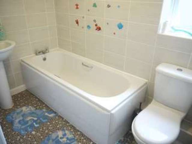  Image of 4 bedroom Detached house to rent in South Street Eastleigh SO50 at South Street  Eastleigh, SO50 5RP