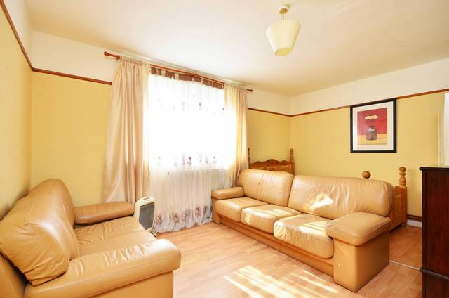  Image of 1 bedroom Flat for sale in Lamport Close London SE18 at Lamport Close  Woolwich, SE18 5PY