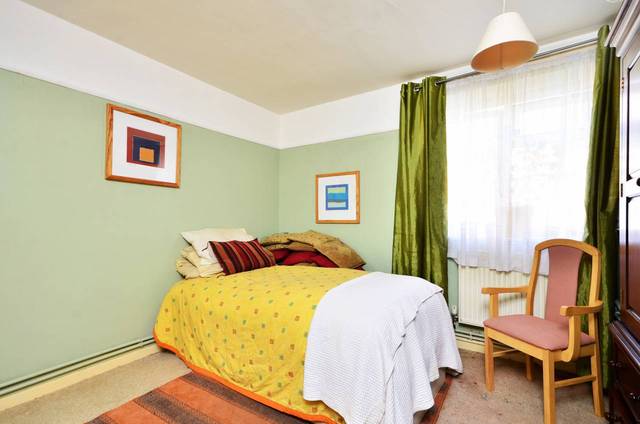  Image of 1 bedroom Flat for sale in Lamport Close London SE18 at Lamport Close  Woolwich, SE18 5PY