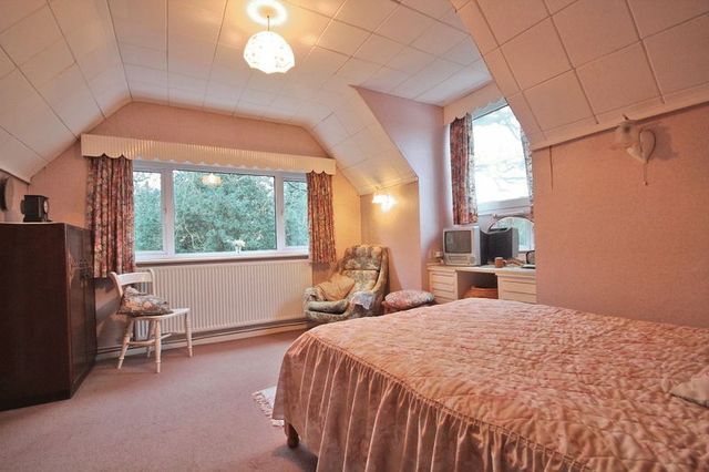  Image of 3 bedroom Property for sale in Landford Wood Salisbury SP5 at Landford Wood Salisbury, SP5 2ES