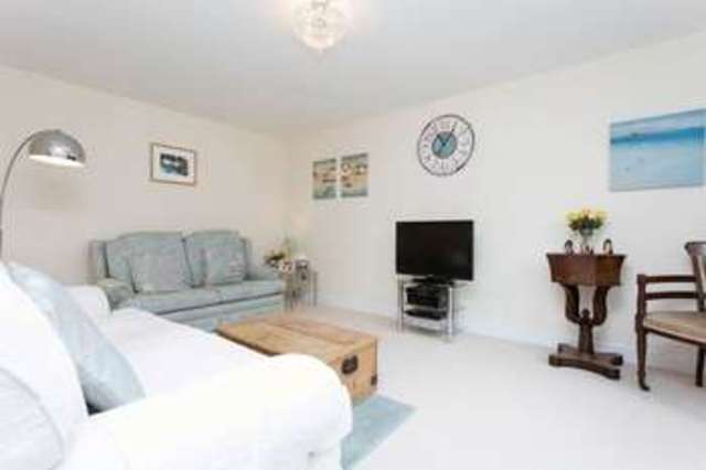  Image of 4 bedroom Detached house for sale in Lapwing Close Emsworth PO10 at Lapwing Close  Emsworth, PO10 7GS