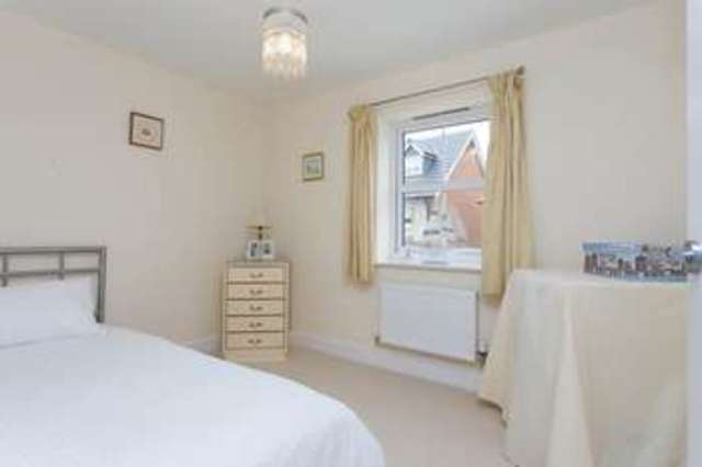  Image of 4 bedroom Detached house for sale in Lapwing Close Emsworth PO10 at Lapwing Close  Emsworth, PO10 7GS