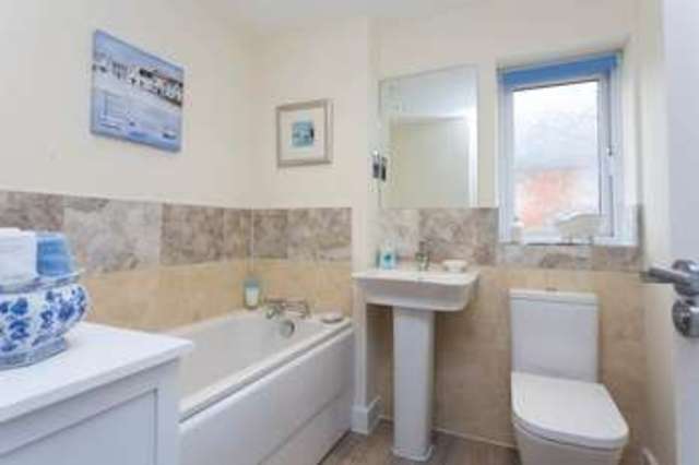  Image of 4 bedroom Detached house for sale in Lapwing Close Emsworth PO10 at Lapwing Close  Emsworth, PO10 7GS