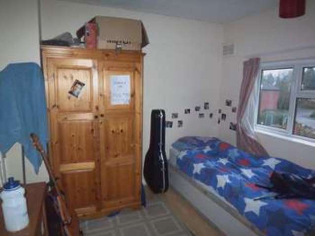  Image of 5 bedroom Semi-Detached house to rent in Larchwood Drive Englefield Green Egham TW20 at Larchwood Drive Englefield Green Egham, TW20 0SQ
