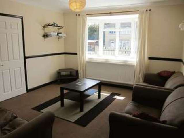  Image of 5 bedroom Semi-Detached house to rent in Larchwood Drive Englefield Green Egham TW20 at Larchwood Drive Englefield Green Egham, TW20 0SH