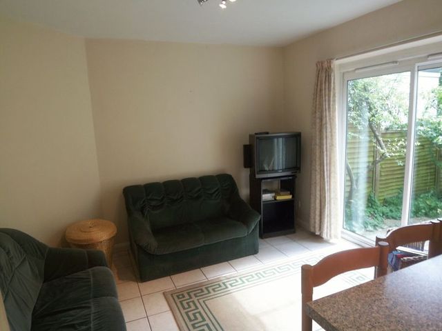  Image of 4 bedroom Semi-Detached house to rent in Larchwood Drive Englefield Green Egham TW20 at Larchwood Drive Englefield Green Egham, TW20 0SL
