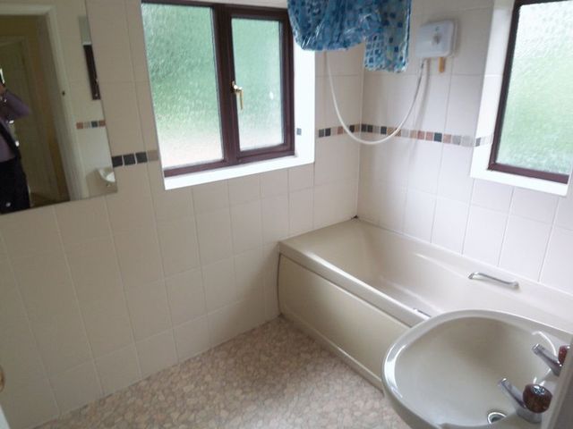  Image of 4 bedroom Semi-Detached house to rent in Larchwood Drive Englefield Green Egham TW20 at Larchwood Drive Englefield Green Egham, TW20 0SL
