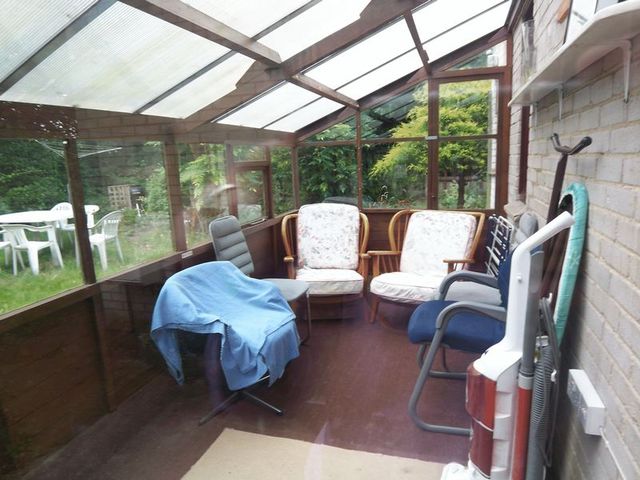  Image of 4 bedroom Semi-Detached house to rent in Larchwood Drive Englefield Green Egham TW20 at Larchwood Drive Englefield Green Egham, TW20 0SL