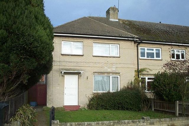  Image of 6 bedroom Detached house to rent in Larchwood Drive Englefield Green Egham TW20 at Larchwood Drive Englefield Green Egham, TW20 0SH