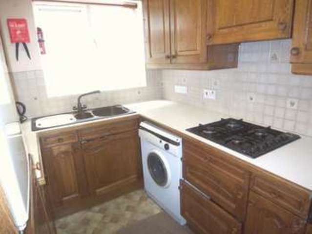  Image of 3 bedroom Terraced house to rent in Larksfield Englefield Green Egham TW20 at Larksfield Englefield Green Egham, TW20 0RA