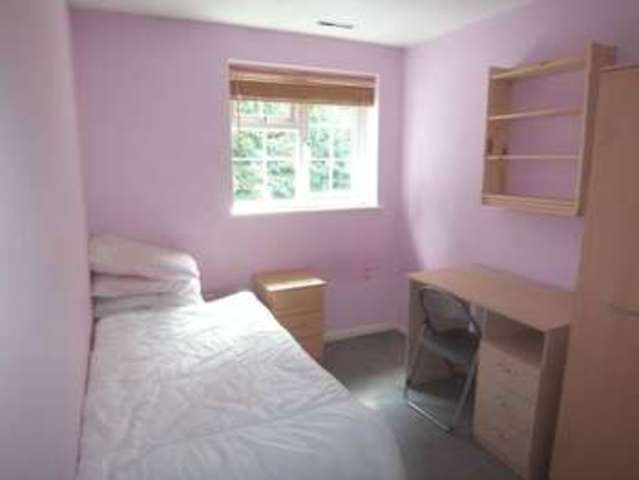  Image of 3 bedroom Terraced house to rent in Larksfield Englefield Green Egham TW20 at Larksfield Englefield Green Egham, TW20 0RA