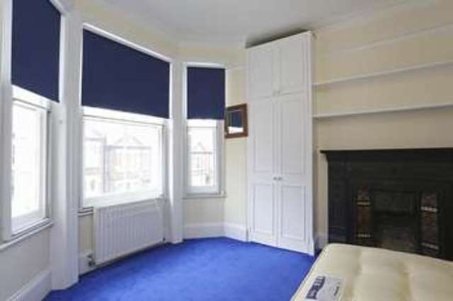  Image of 3 bedroom Flat to rent in Latchmere Road London SW11 at Clapham Junction, SW11 2LA