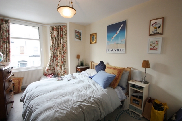  Image of 2 bedroom Flat to rent in Lavender Gardens London SW11 at Lavender Gardens  London, SW11 1DN