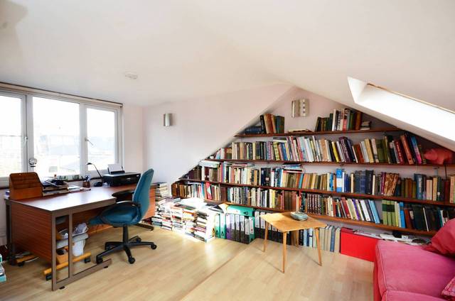 Image of 2 bedroom Flat for sale in Lavers Road London N16 at Lavers Road  Stoke Newington, N16 0DT