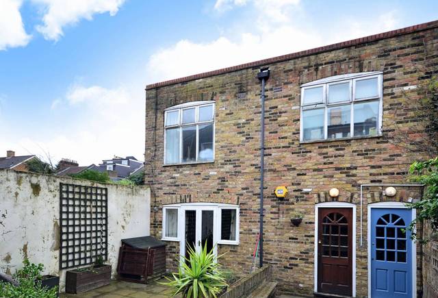  Image of 2 bedroom Flat for sale in Lavers Road London N16 at Lavers Road  Stoke Newington, N16 0DU
