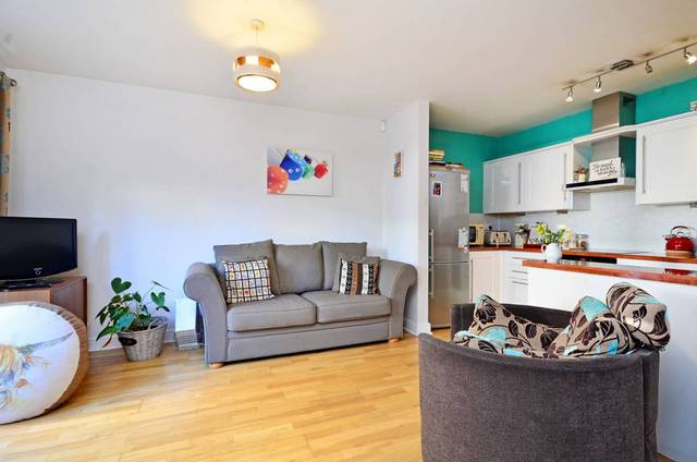  Image of 2 bedroom Flat for sale in Lavers Road London N16 at Lavers Road  Stoke Newington, N16 0DU
