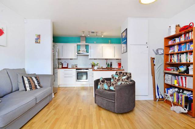  Image of 2 bedroom Flat for sale in Lavers Road London N16 at Lavers Road  Stoke Newington, N16 0DU
