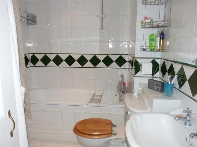  Image of 4 bedroom Town House for sale in Lawrie Park Avenue London SE26 at Sydenham London Upper Sydenham, SE26 6HJ
