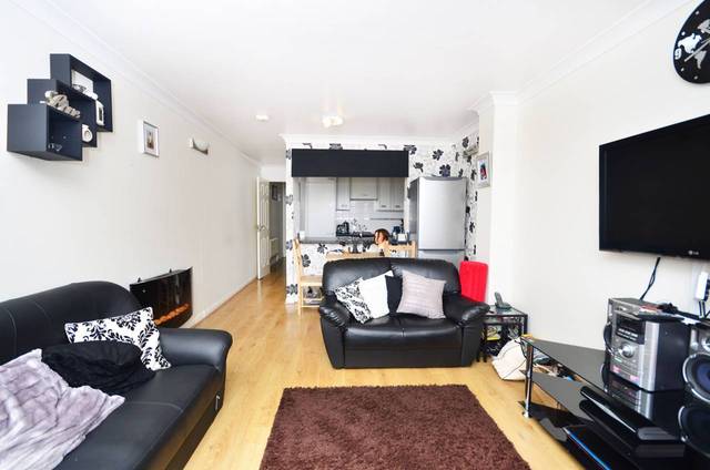  Image of 2 bedroom Maisonette for sale in Leabank Square London E9 at Leabank Square  Hackney Wick, E9 5LP