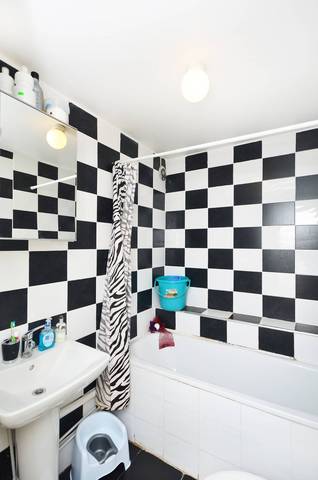  Image of 2 bedroom Maisonette for sale in Leabank Square London E9 at Leabank Square  Hackney Wick, E9 5LP