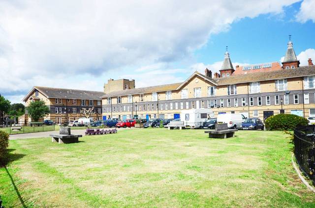  Image of 2 bedroom Maisonette for sale in Leabank Square London E9 at Leabank Square  Hackney Wick, E9 5LP