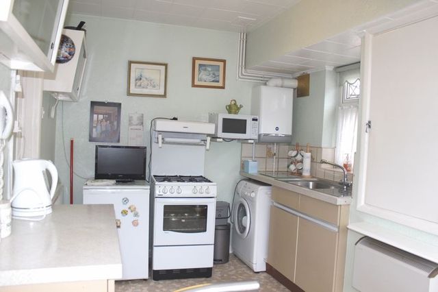  Image of 2 bedroom Detached house for sale in Leacroft Staines TW18 at Leacroft  Staines-Upon-Thames, TW18 4PB