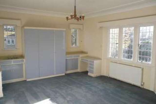  Image of 5 bedroom Detached house for sale in Leeds Road Idle Bradford BD10 at Thackley Bradford Shipley, BD10 8UH